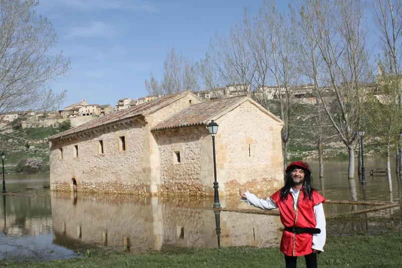 Maderuelo presenta su oferta turística completa: historia, gastronomía y rutas