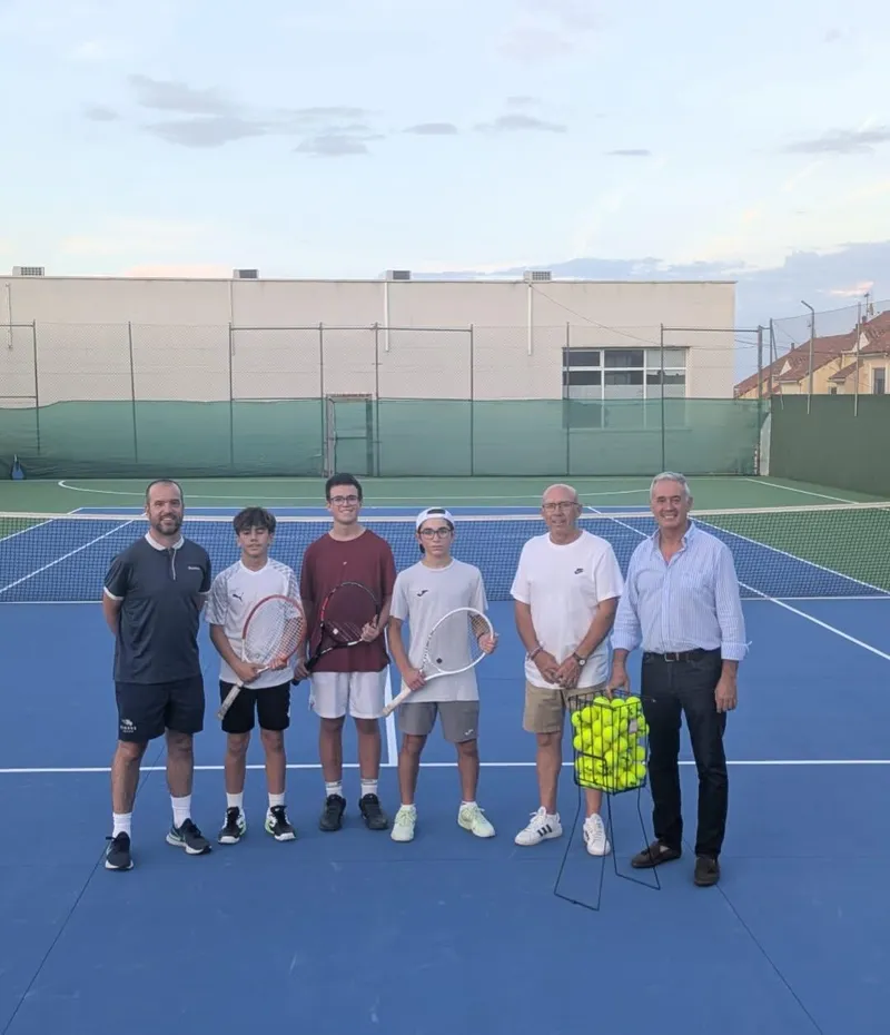 Bargas renueva su pista de tenis para mejorar las instalaciones deportivas municipales