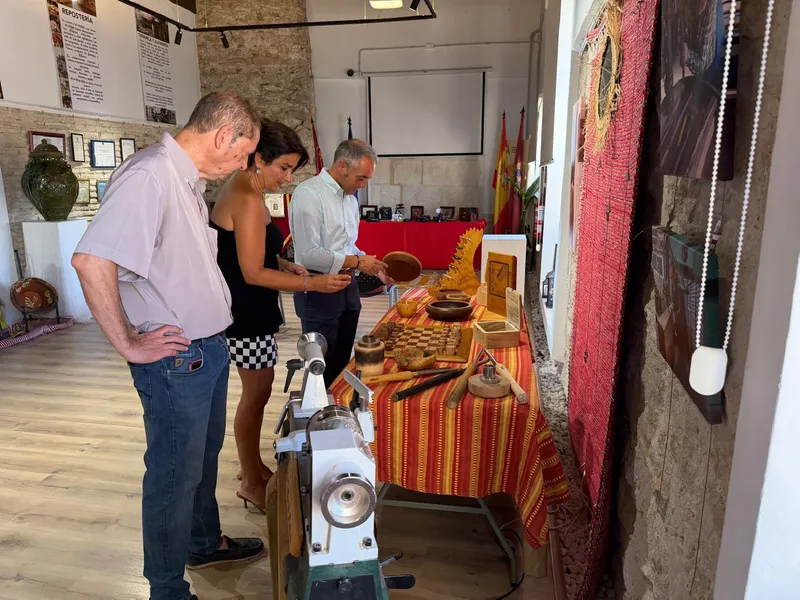Lorca celebra la carpintería, taracea y pirograbado en la Casa del Artesano durante julio