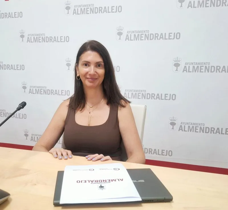 Almendralejo premia la excelencia académica con un homenaje a 15 estudiantes destacados