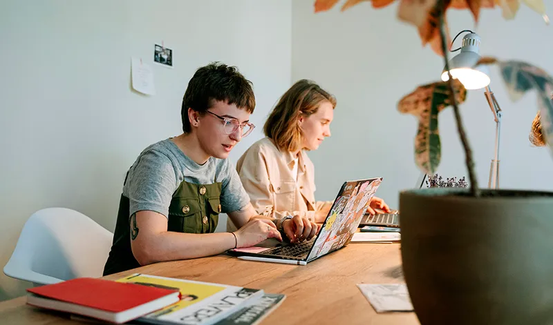 El 75% de los egresados universitarios andaluces de 2020-2021 ya trabajan
