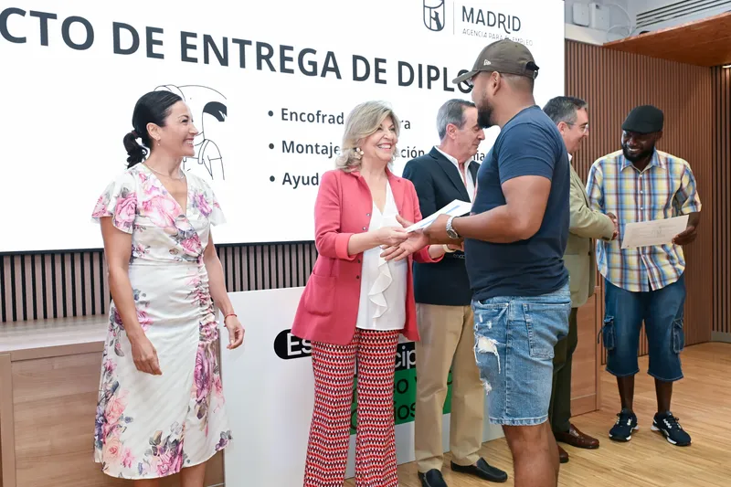 Hidalgo entrega diplomas a 36 alumnos de la Escuela Municipal de Empleo Verde y Oficios de Madrid