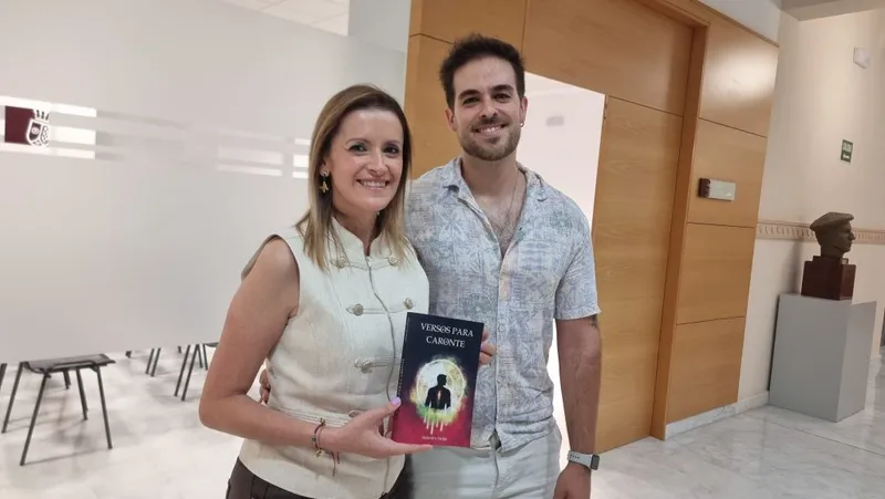 Presentado en Valdepeñas 'Versos para Caronte', un poemario sobre el duelo y la sanación
