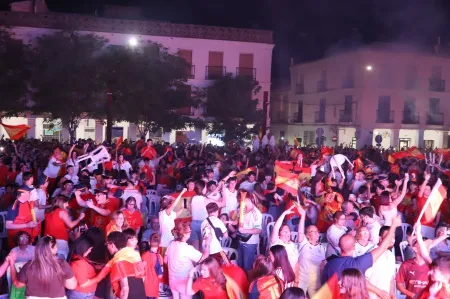 Manzanares celebra la victoria de España en el Mundial con una gran fiesta en la Plaza de la Constitución