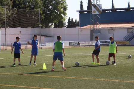 El Manzanares CF honra a Gonzalo Hilario con su sexto campus de fútbol