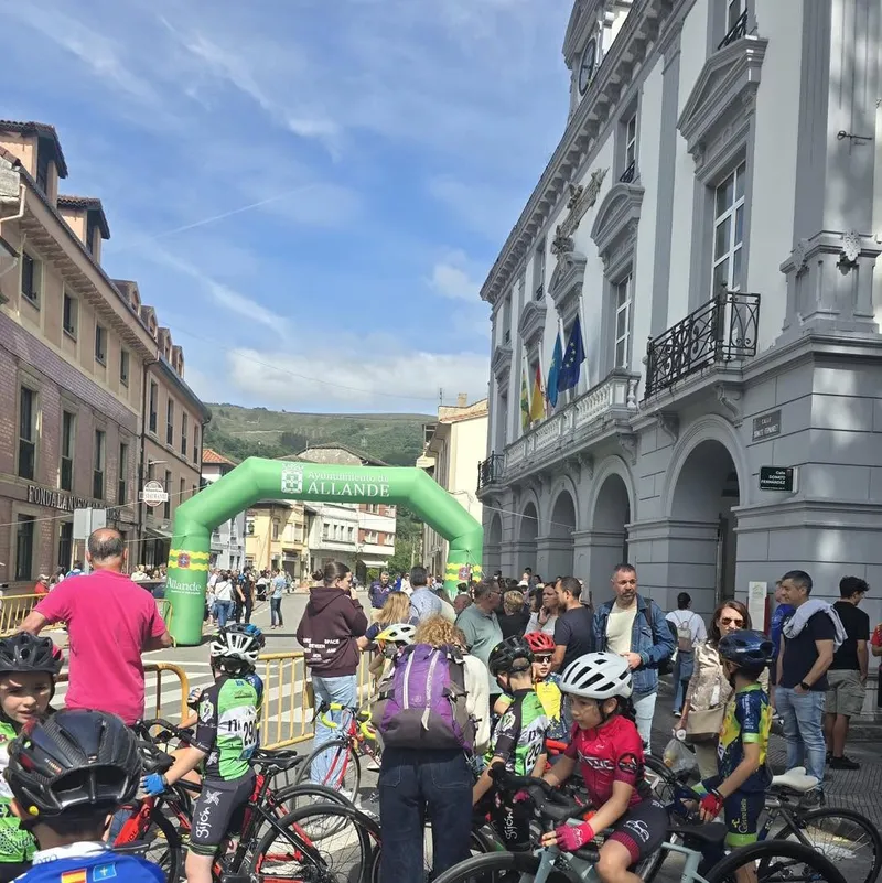 Éxito de participación en la III Copa Suroccidente de Asturias de Ciclismo de Escuelas en Pola de Allande