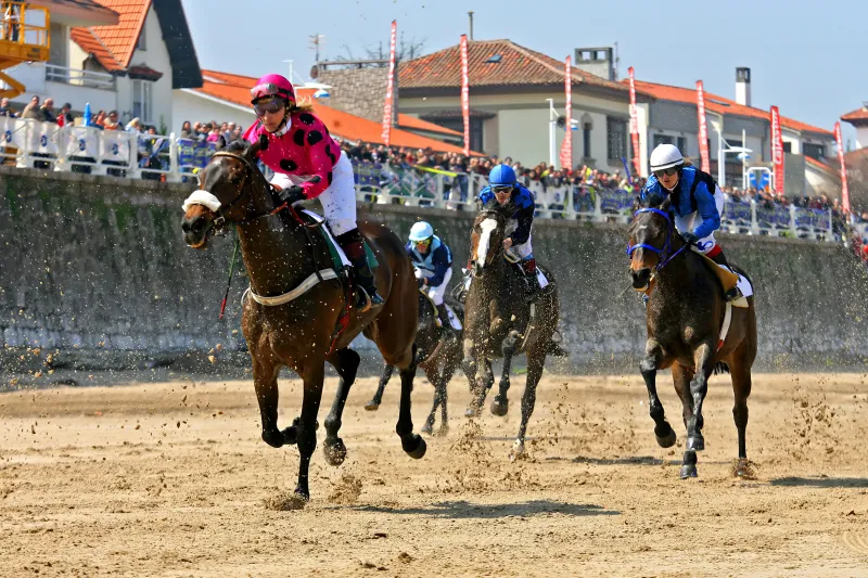 Las Carreras de Caballos de la Playa de Ribadesella, un espectáculo ecuestre con historia