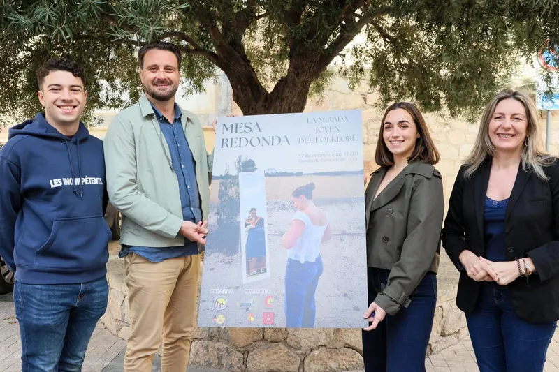 Jóvenes folkloristas debaten el futuro de las tradiciones en Lorca