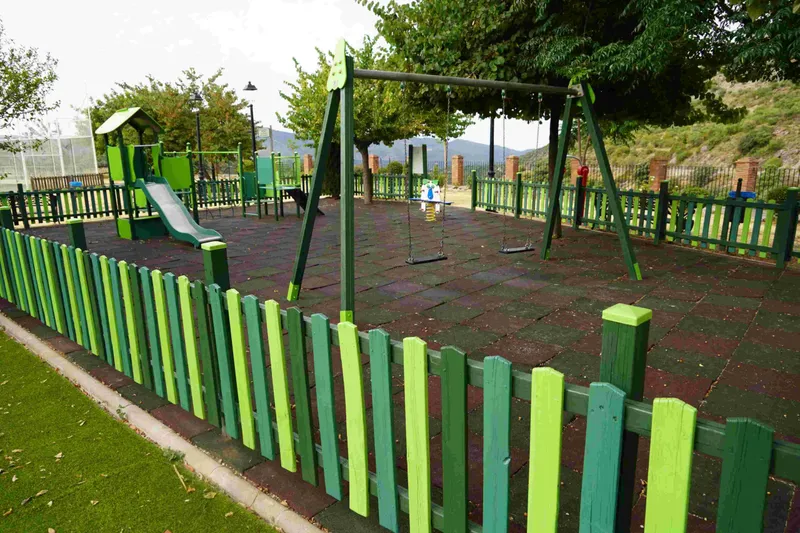 Cartajima embellece la Era de las Peñuelas con mejoras en zonas verdes y mobiliario