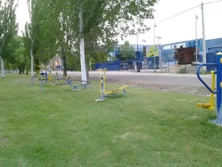 Villaralbo estrena gimnasio al aire libre en el Camino del río
