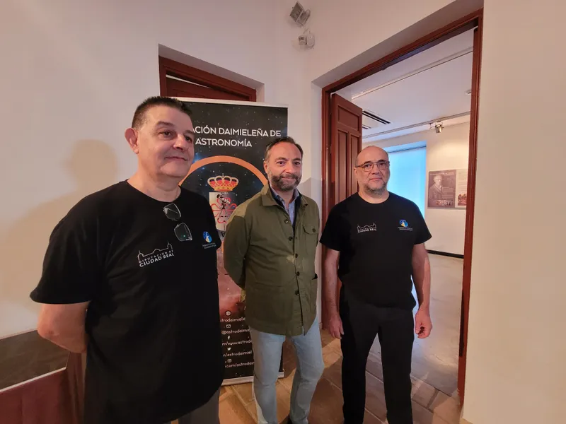 La astronomía se fusiona con el arte y la música en Daimiel