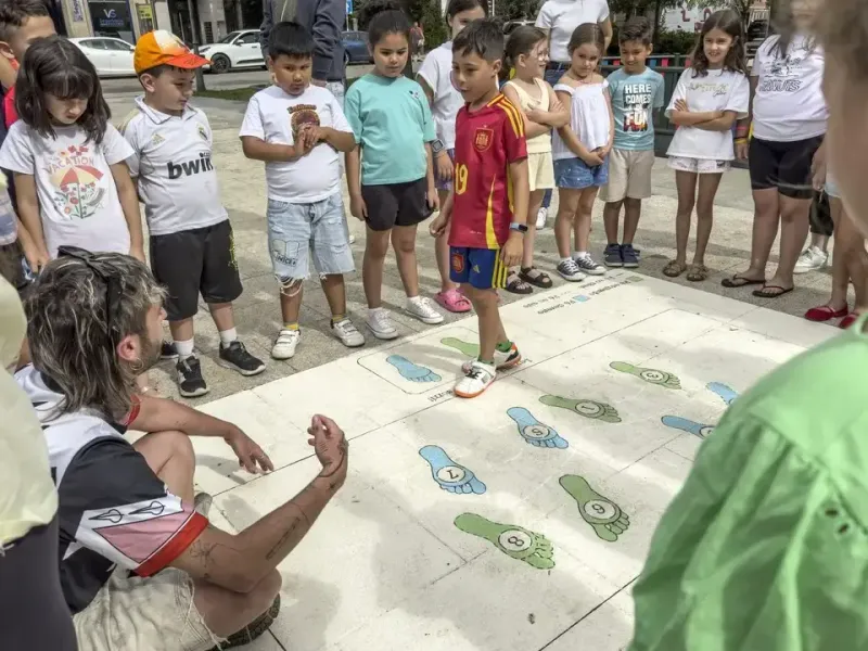 Verín impulsa el baile tradicional gallego entre los más jóvenes con el proyecto «As Pegadas do Baile»
