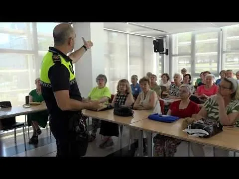 La Policía Local de Mislata retoma las charlas de seguridad ciudadana para vecinos
