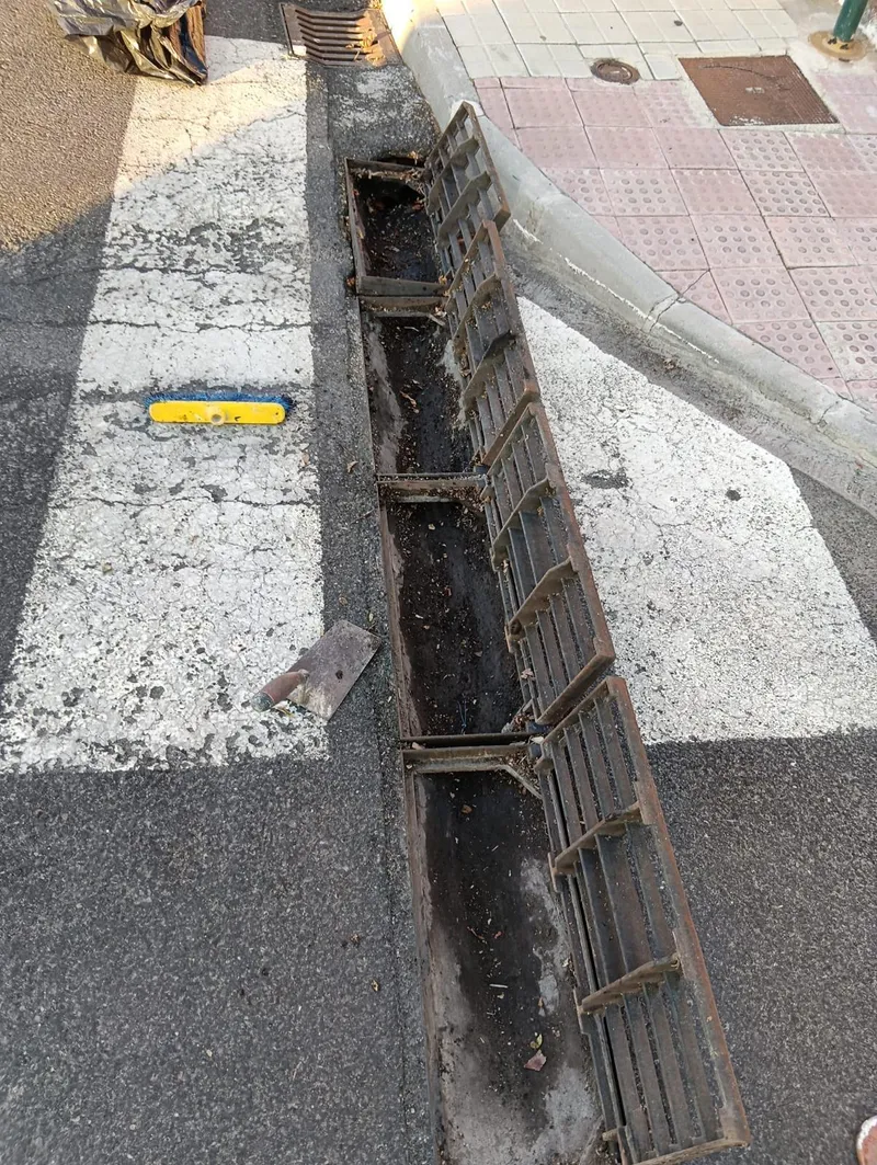 Bargas mejora el mantenimiento y la seguridad vial con limpieza de imbornales y repintado de señales