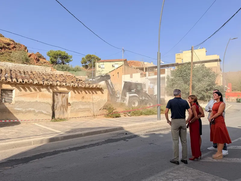 Lorca inicia el derribo de un inmueble en su lucha contra la infravivienda y el fraude en el padrón