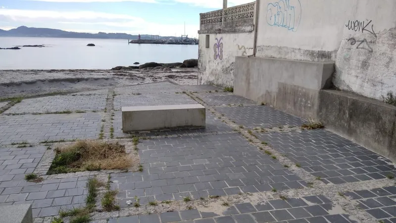 Sanxenxo recupera el regato de Carabuxeira y mejora el acceso a su playa