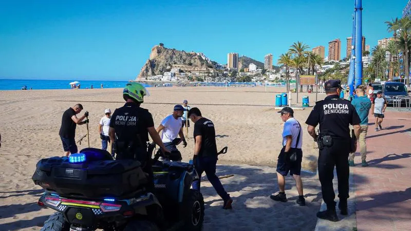 Benidorm simula un protocolo de vertidos en la playa de Poniente