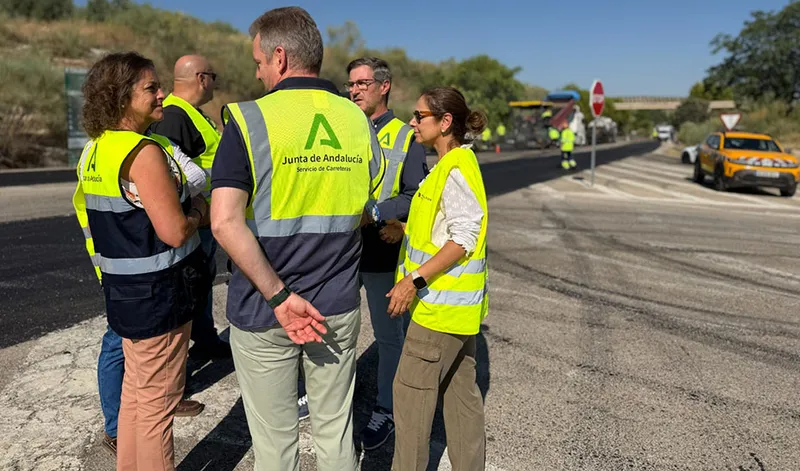 La Junta de Andalucía renueva el firme de la A-320 en su paso por Jimena con una inversión de 600.000 euros