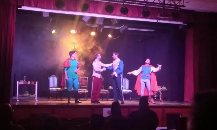 La comedia «Ya me has tocado el cuento» triunfa en el Teatro Municipal de Casariche