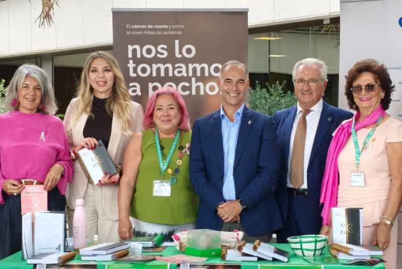 Benalmádena se une al Día Mundial contra el Cáncer de Mama con mesas informativas