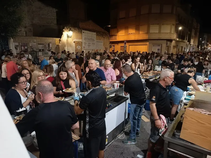 Novelda celebra con éxito una nueva edición de la Nit Oberta