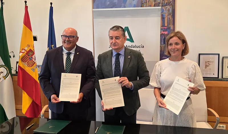 Junta de Andalucía y Vélez-Málaga firman convenio para un nuevo centro de salud en Torre del Mar