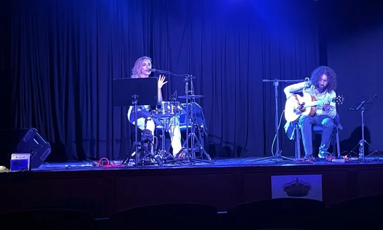 Casariche vibra con la voz y la guitarra de Ladies in Blue en Culturando