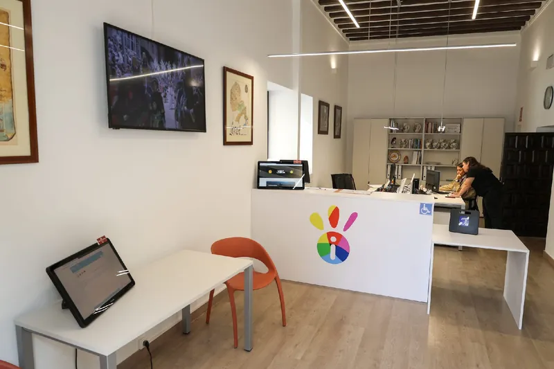 Lorca lanza tres becas de 2.550 euros para estudiar Turismo