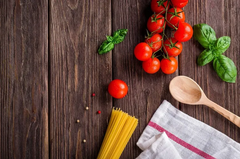 Robledo lanza un servicio de comida a domicilio para personas mayores