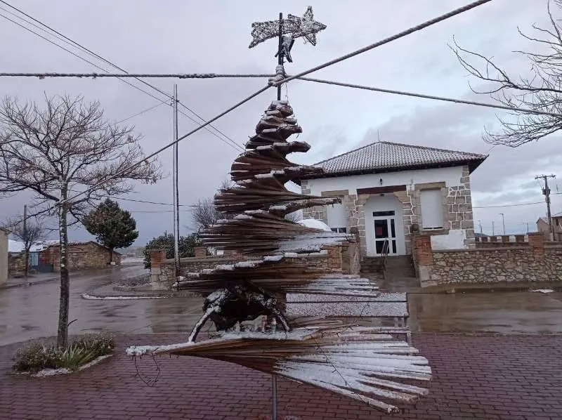 Fuentecantos celebra la Navidad con danzas sorianas y decoración vecinal