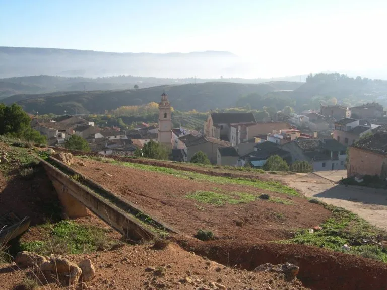Descubre la Ruta de la Hoz en Zarra: senderismo, historia y sorteo de un reloj deportivo