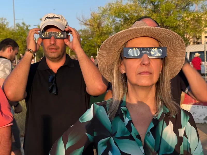 Guadalajara atrae a miles de turistas internacionales para presenciar el eclipse total de sol