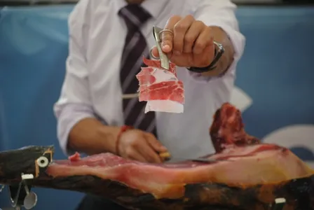 Aroche invita a disfrutar de su gastronomía serrana y productos del cerdo ibérico
