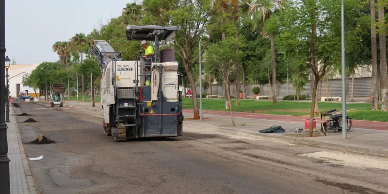 Utrera inicia una nueva fase de su plan de asfaltado en Mar Adriático y Escultor Antonio Susillo