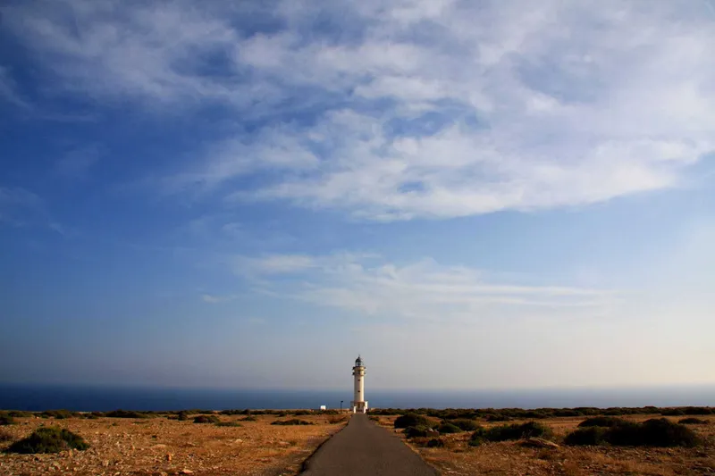 Es Cap de Barbaria: el icónico faro de Formentera y sus tesoros ocultos