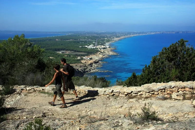 Formentera: Naturaleza y Deporte se Unen en la Isla Balear