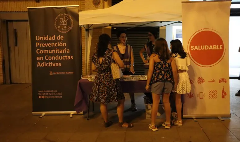 Burjassot instala puntos informativos LGTBI y de prevención de adicciones durante sus fiestas