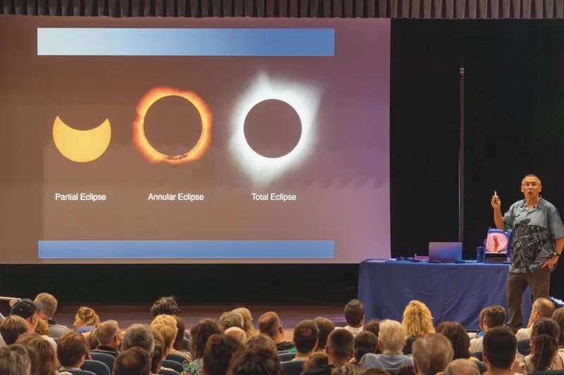 Sanxenxo reparte gafas para observar el eclipse solar con seguridad