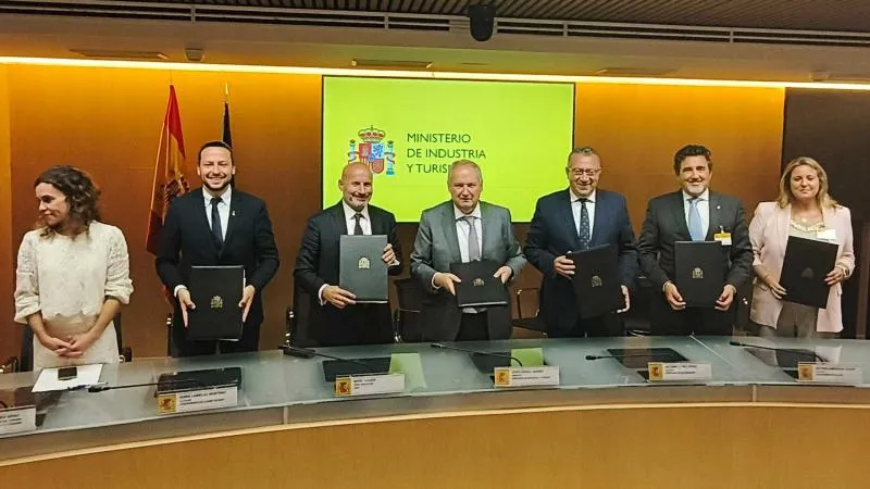 Benidorm firma un acuerdo con el Ministerio y ABTA para un turismo más sostenible