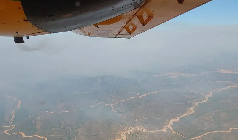 El incendio de Niebla se mantiene activo con reactivaciones y 700 profesionales en su control