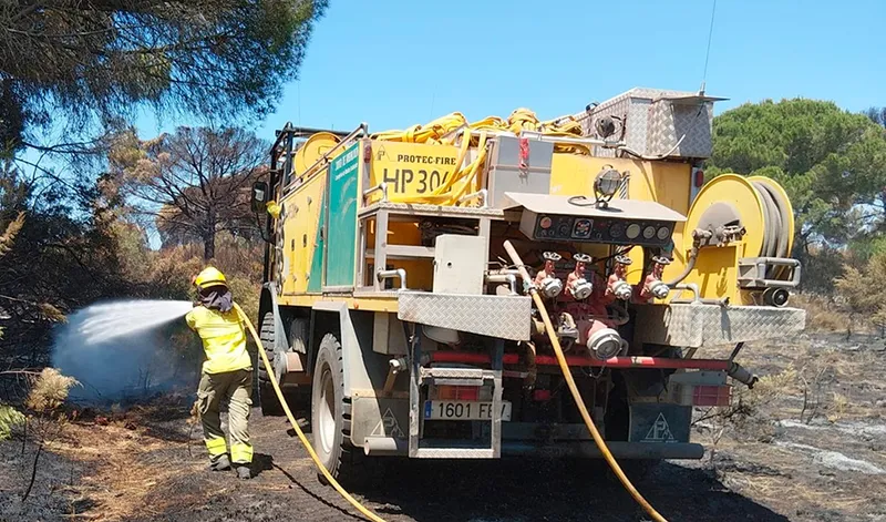 Andalucía activa la campaña de alto riesgo de incendios forestales con 4.700 profesionales