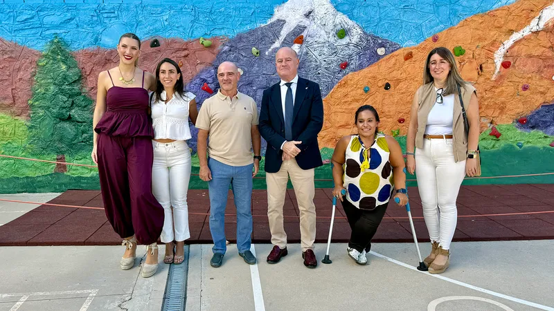 El alcalde de Antequera supervisa las mejoras en colegios al inicio del curso escolar