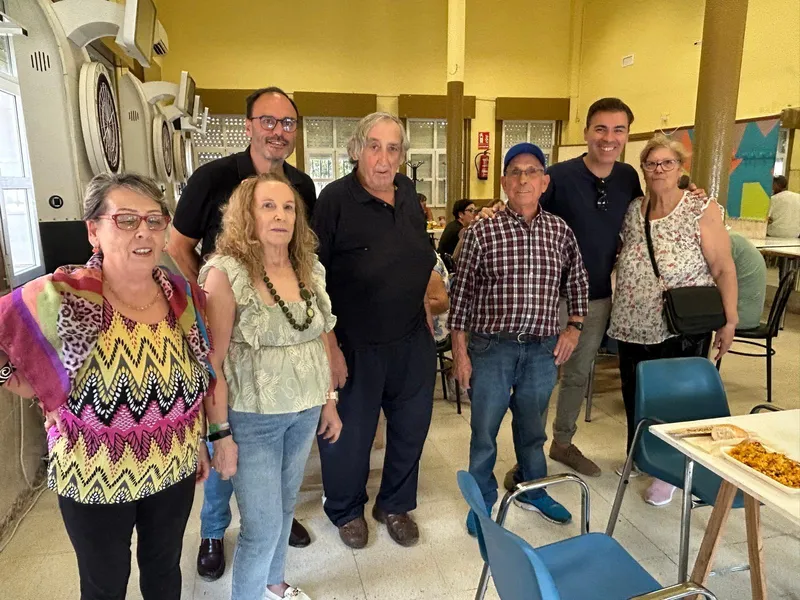 Cerca de 200 vecinos despiden el verano con una paella en el barrio Castilla de Guadalajara
