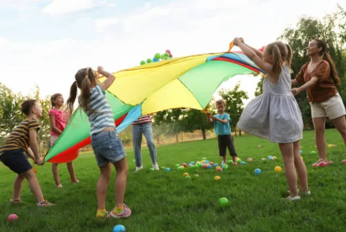 Azara organiza un campus de verano gratuito para niños de 3 a 12 años en julio