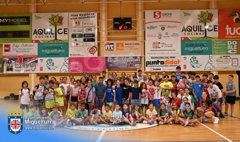 Miguelturra clausura con éxito el taller gratuito de balonmano de verano