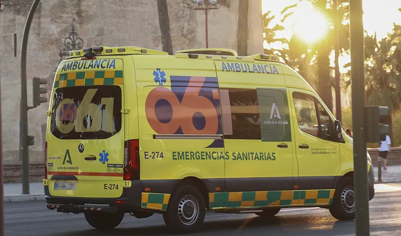 Dos heridos por el incendio de un coche en un garaje de Huelva