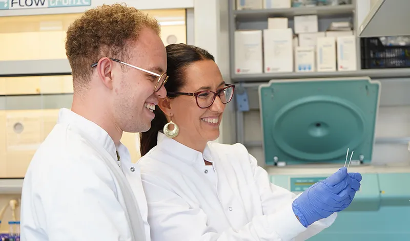 Científicos andaluces desarrollan 'tijeras moleculares' contra siete coronavirus humanos