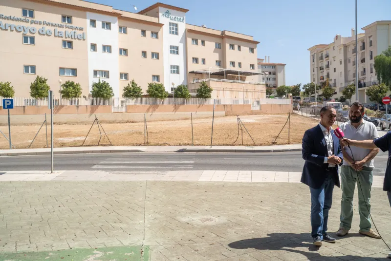 Benalmádena habilita medio centenar de plazas de aparcamiento en Miramar-Carola