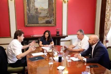 Oleiros impulsa el sector del taxi con una nueva área de prestación conjunta