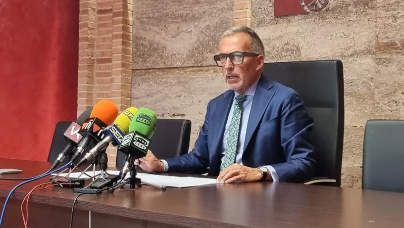 Valdepeñas agiliza pagos a proveedores y defiende la línea Madrid-Jaén en el pleno de junio
